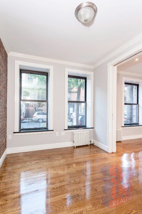 340 E 18th St in New York, NY - Building Photo