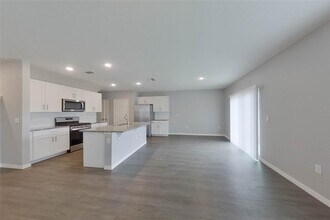 32158 Katelin Cir in Leesburg, FL - Building Photo - Building Photo