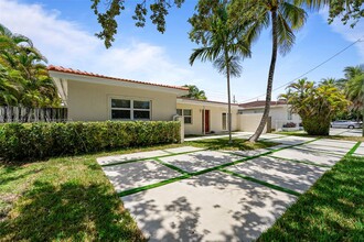 12730 Ixora Rd in North Miami, FL - Building Photo - Building Photo