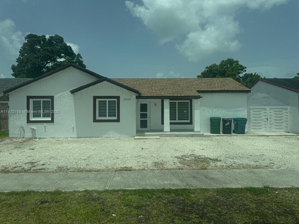 20028 SW 124th Pl in Miami, FL - Building Photo