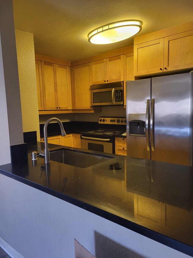 3520 Lebon Dr, Unit 5308 in San Diego, CA - Building Photo - Building Photo