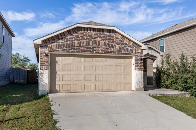 11742 Silver Sky in San Antonio, TX - Building Photo - Building Photo