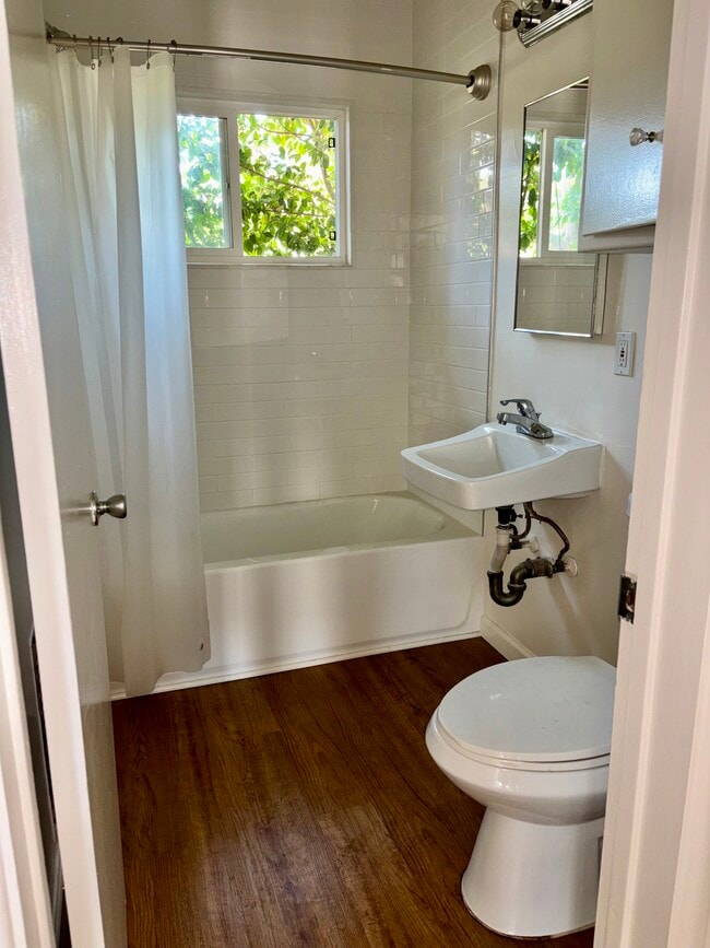 1311 Berkeley St in Santa Monica, CA - Foto de edificio - Building Photo