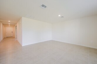 2815 52nd St W in Lehigh Acres, FL - Building Photo - Building Photo