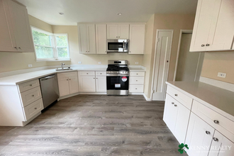 1105 Grove Ave in Burlingame, CA - Building Photo - Building Photo