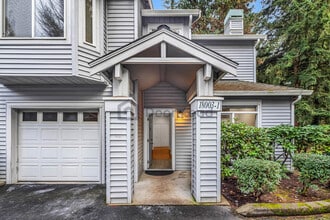 18003 NE 93rd Ct in Redmond, WA - Foto de edificio - Building Photo