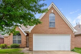 8363 Cross Point Dr in Olive Branch, MS - Building Photo