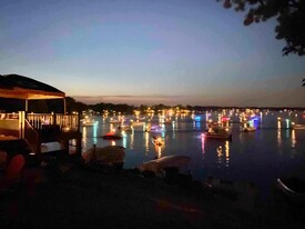 N53W34396-W34396 Rd Q in Okauchee Lake, WI - Building Photo