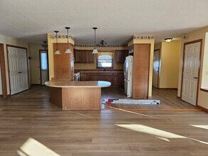 1009 Woodland St SW in Hartville, OH - Building Photo - Building Photo