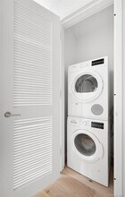 29 Huron St, Unit 10JE in Brooklyn, NY - Building Photo - Building Photo