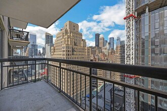 70 W 37th St in New York, NY - Building Photo - Building Photo