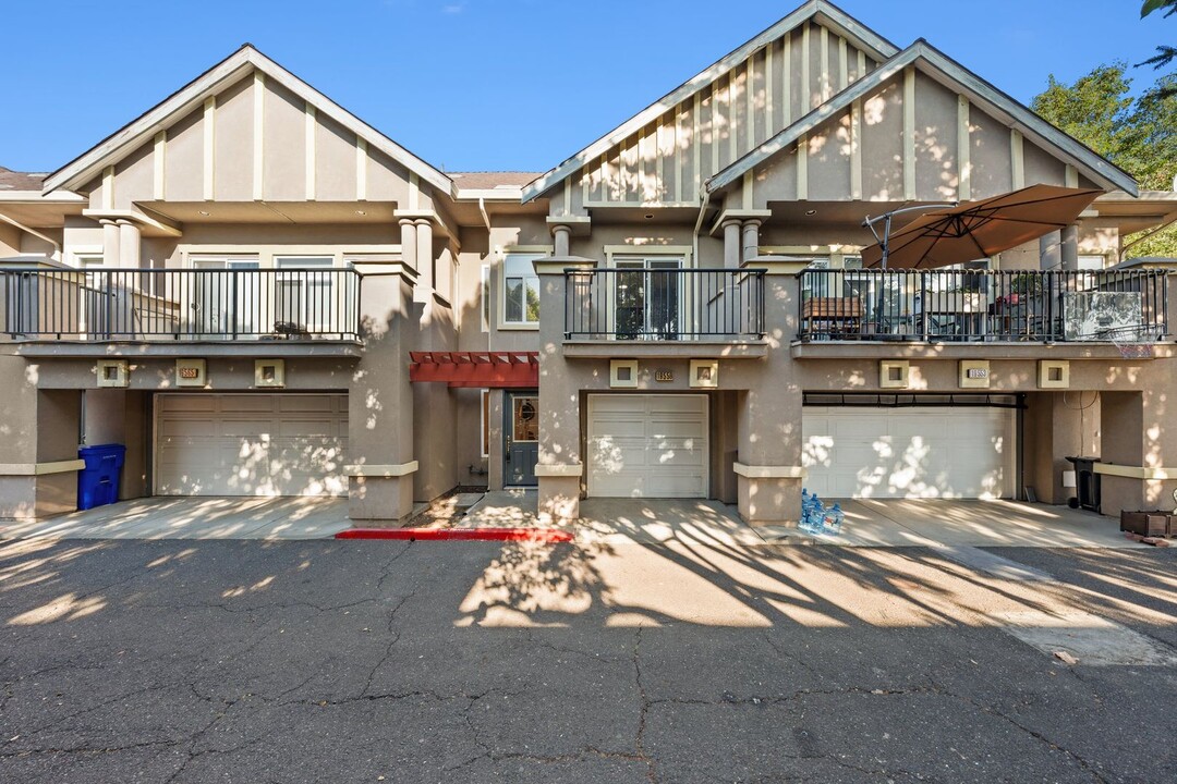 19559 Meekland Ave in Hayward, CA - Foto de edificio