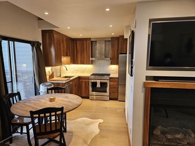 477 Ala Wai Blvd, Unit 80 in South Lake Tahoe, CA - Foto de edificio - Building Photo