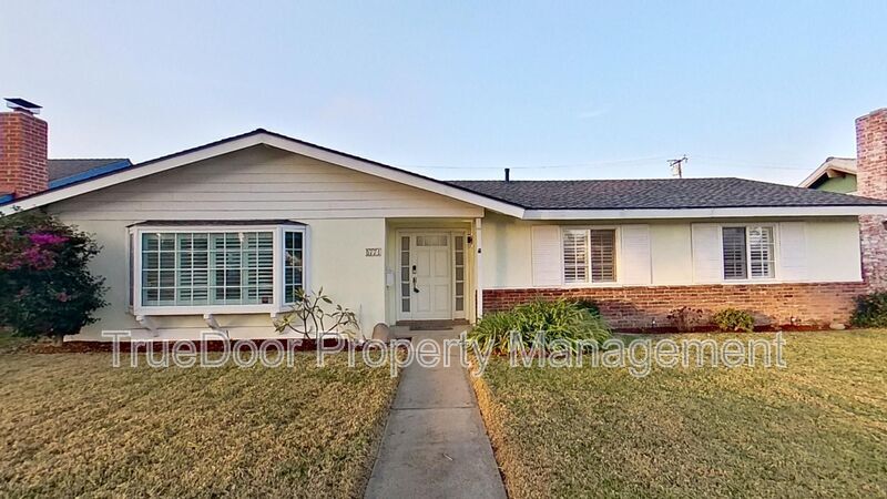 5771 Heil Ave in Huntington Beach, CA - Building Photo