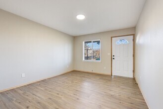 2807 SE 125th Ave in Portland, OR - Building Photo - Building Photo