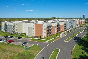 18w070 Royce Blvd in Oakbrook Terrace, IL - Building Photo