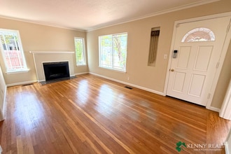 929 Holly St in San Carlos, CA - Building Photo - Building Photo
