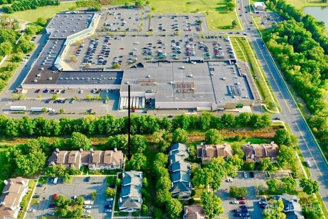 29 Chatham Square in Sayreville, NJ - Building Photo - Building Photo