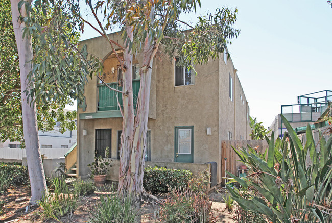 Montezuma Manor in San Diego, CA - Foto de edificio - Building Photo