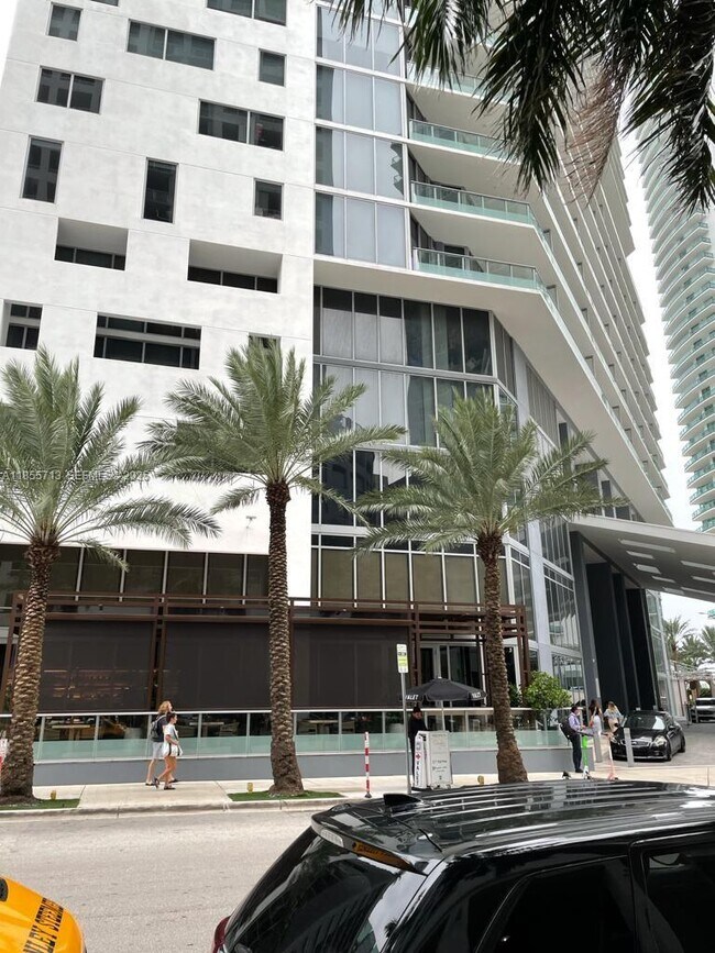 170 SE 14th St in Miami, FL - Foto de edificio - Building Photo