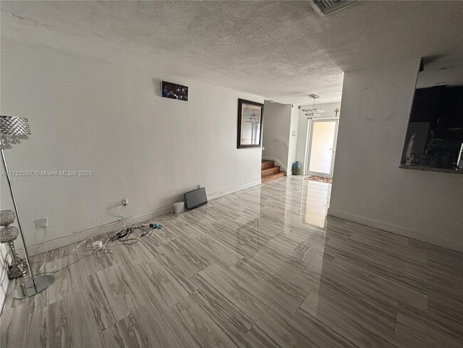 17531 NE 1st Ct in North Miami Beach, FL - Building Photo - Building Photo