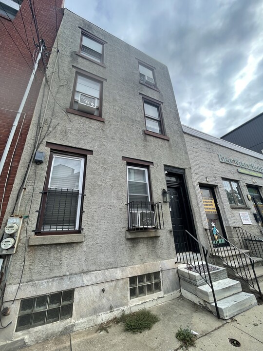 807 N 15th St in Philadelphia, PA - Building Photo