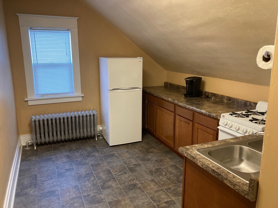 617 N 6th St in Bismarck, ND - Building Photo