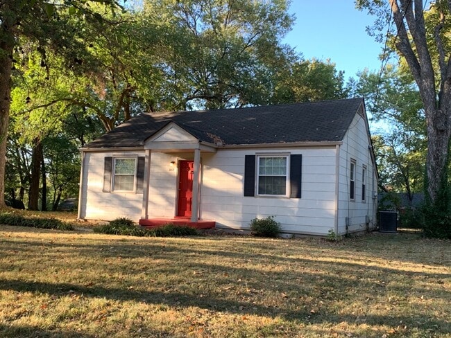 property at 2915 Susan Dr