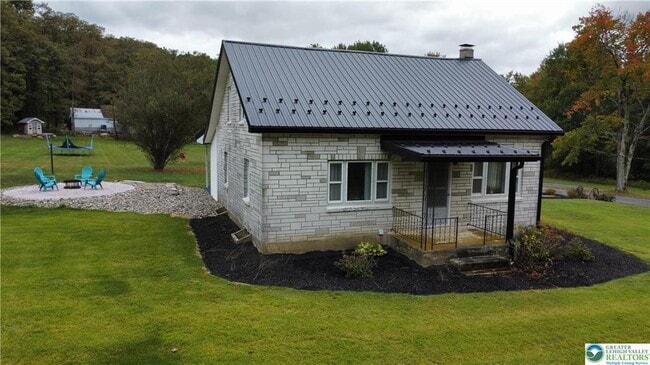 2012 State St in Alburtis, PA - Building Photo - Building Photo