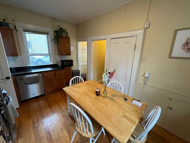 12 Claremon St, Unit 1 in Somerville, MA - Building Photo - Building Photo