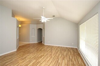 613 Runners Ridge in Pflugerville, TX - Building Photo - Building Photo