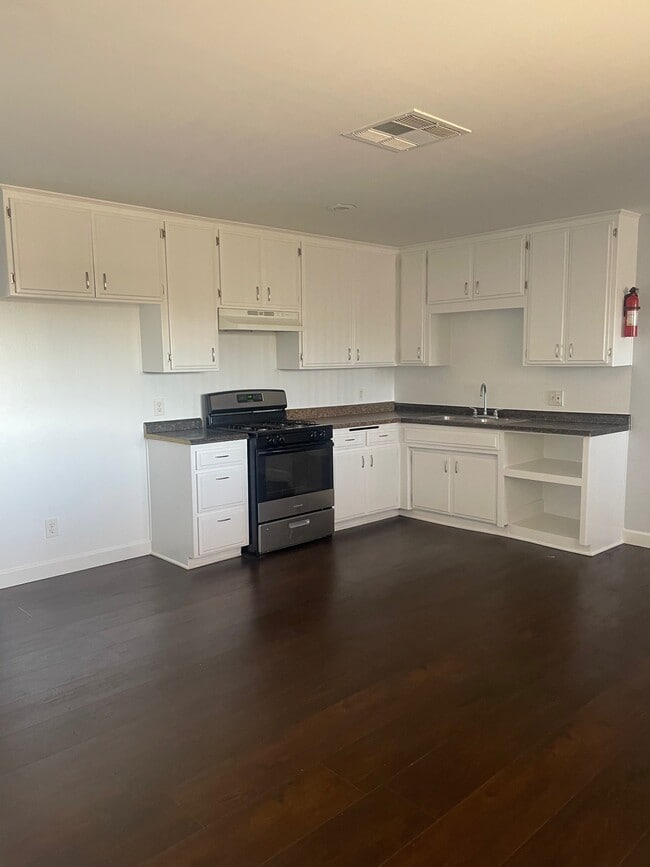 6003 Craner Ave in North Hollywood, CA - Foto de edificio - Building Photo