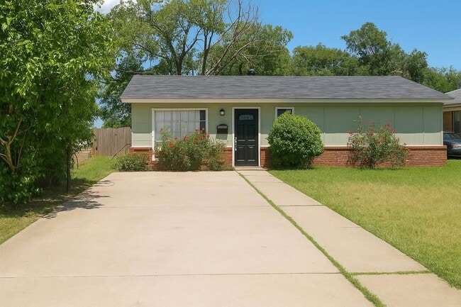 property at 3603 S Hughes St