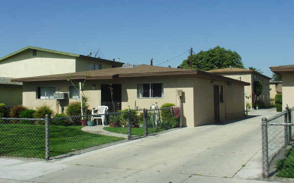 6517 Adamson Ave in Bell Gardens, CA - Building Photo