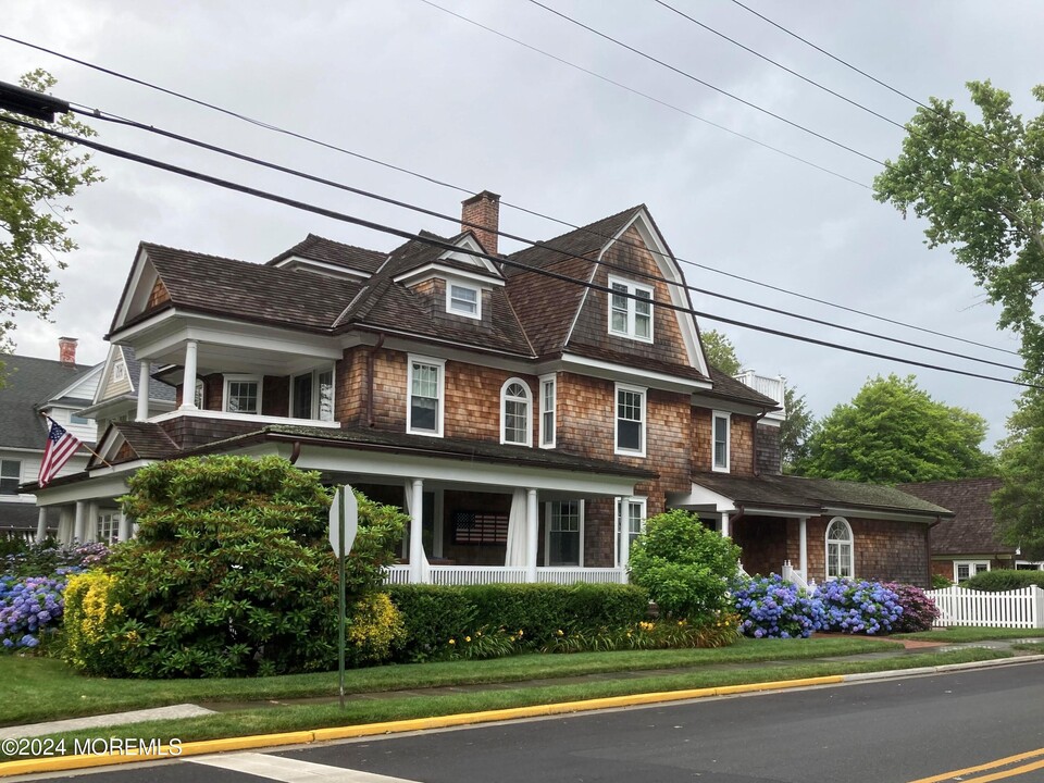 200 Washington Ave in Spring Lake, NJ - Building Photo