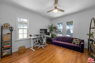 612 W 105th St in Los Angeles, CA - Foto de edificio - Building Photo