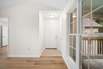 380 Marshland Rd in Hilton Head Island, SC - Foto de edificio - Building Photo