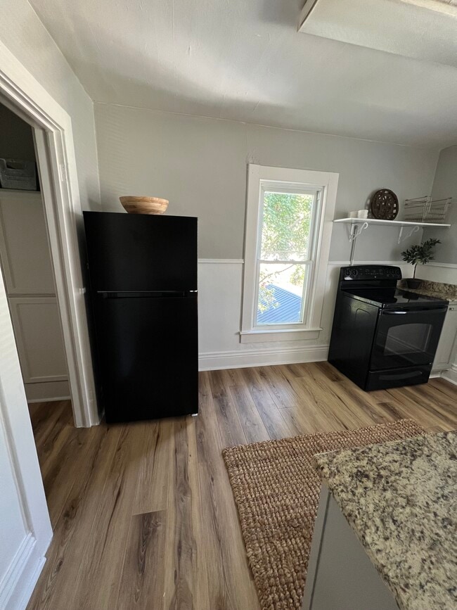 property at 863 1/2 11th St NE