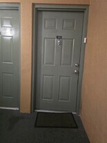 7970 N Nob Hill Rd in Tamarac, FL - Building Photo