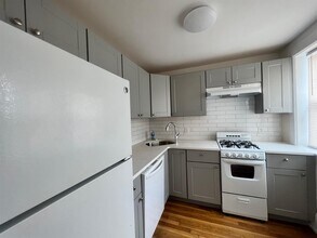 31 College Ave, Unit 4 in Somerville, MA - Foto de edificio - Building Photo