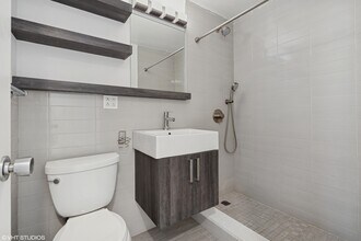 1700 E 56th St in Chicago, IL - Building Photo - Building Photo
