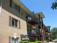 Hawk Lake Apartments & Townhomes in Walled Lake, MI - Foto de edificio - Building Photo