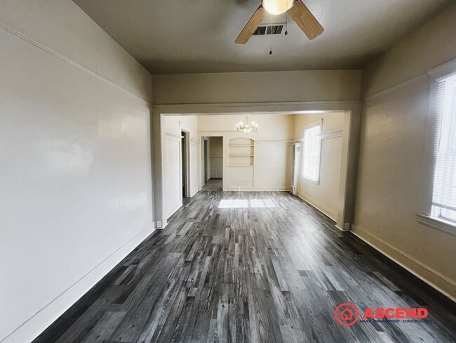 1802 Forrest St in Bakersfield, CA - Foto de edificio - Building Photo