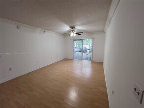 9907 Westwood Dr, Unit 16 in Tamarac, FL - Building Photo - Building Photo