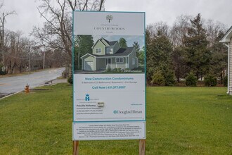 Country Woods Village in Riverhead, NY - Building Photo - Building Photo