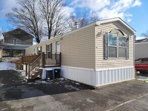 3843 Oneida St in New Hartford, NY - Building Photo - Building Photo