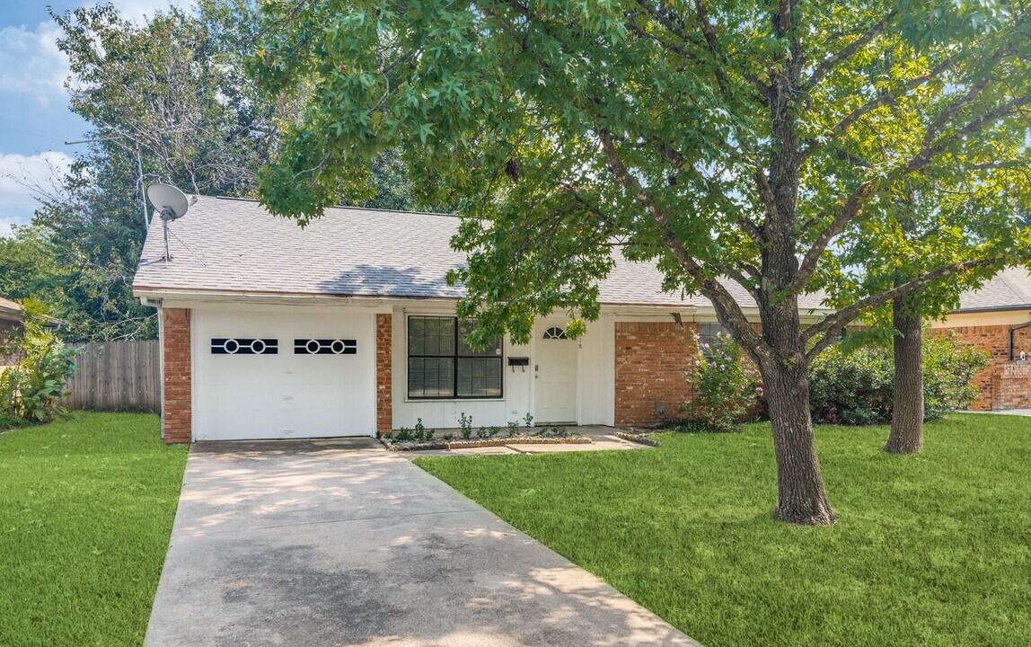 818 Quinette Dr in Seagoville, TX - Building Photo