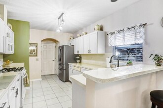 8638 Hawbuck St in Trinity, FL - Foto de edificio - Building Photo