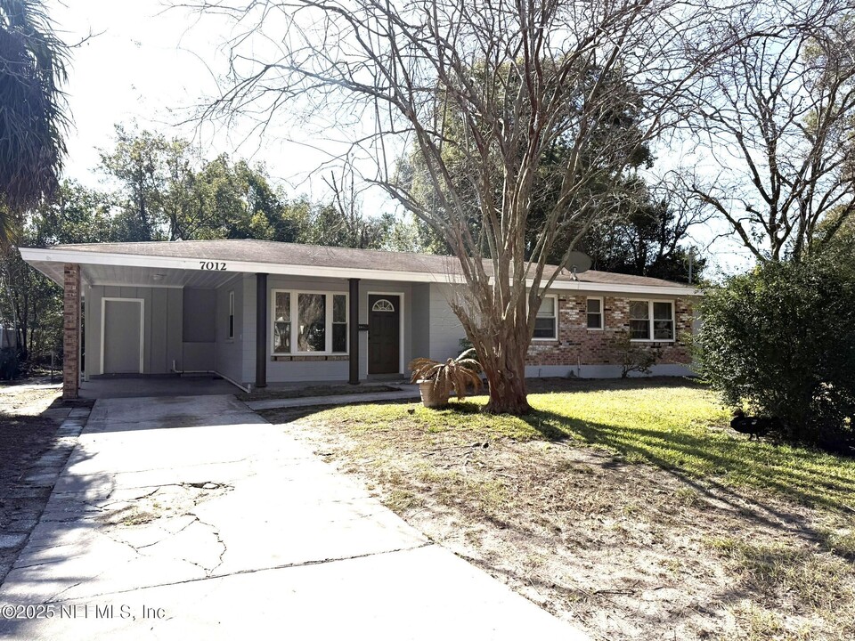 7012 Biddy Ln in Jacksonville, FL - Building Photo