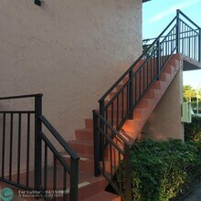 213 Lakeview Dr in Weston, FL - Building Photo - Building Photo